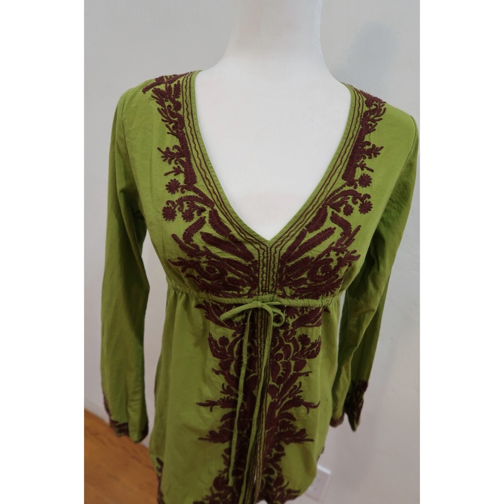 🔴  Green Blouse - Picture 3 of 5